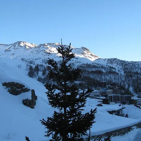 Hosquet Nocleg ze śniadaniem 3*