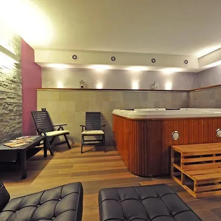 Hosquet Nocleg ze śniadaniem 3*